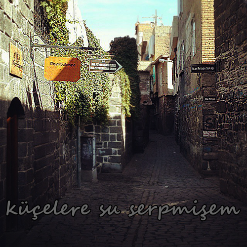 küçelere su serpmişem